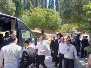 בעקבות הסנהדרין